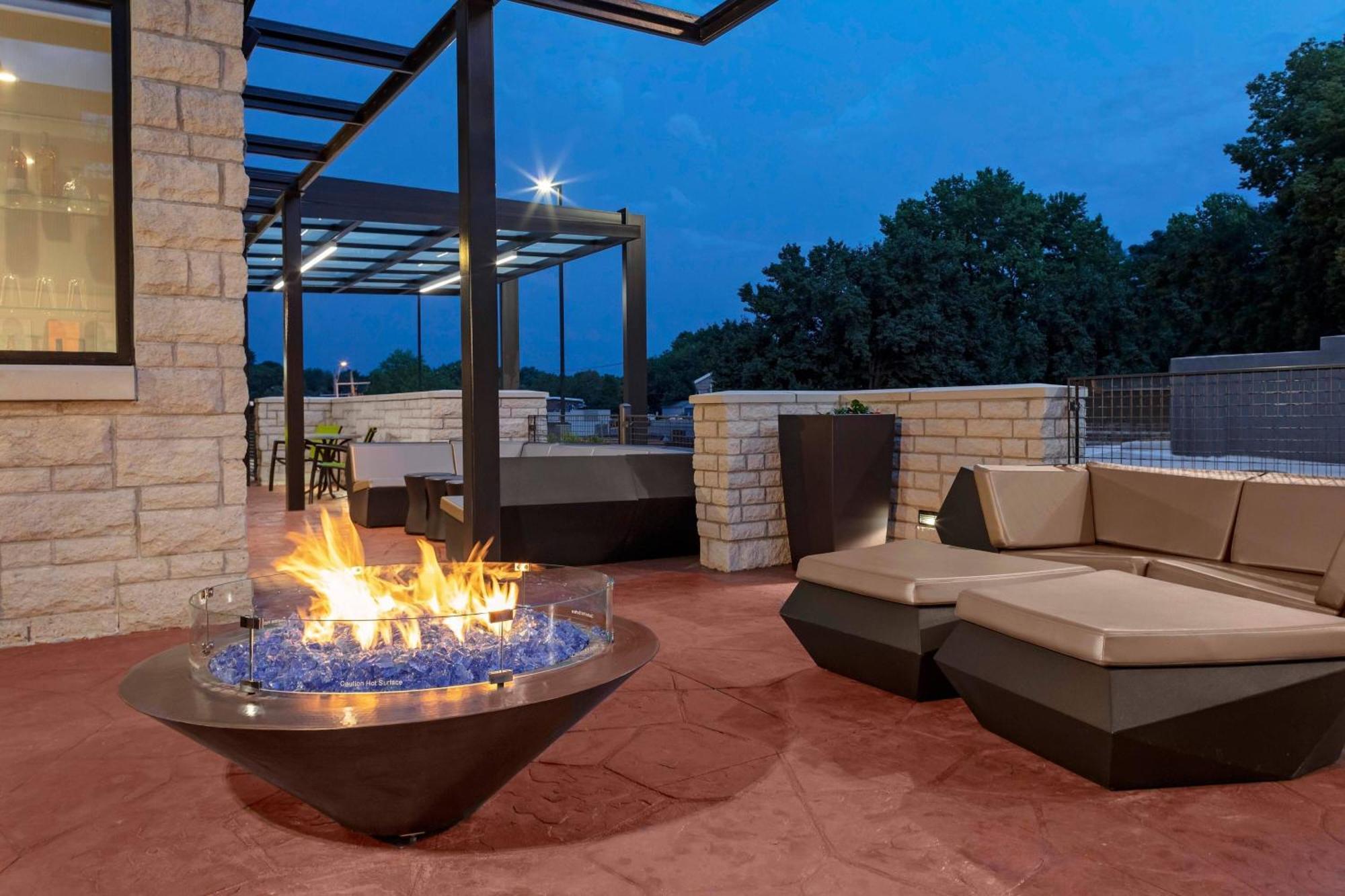 Springhill Suites By Marriott Kansas City Plaza Exterior foto